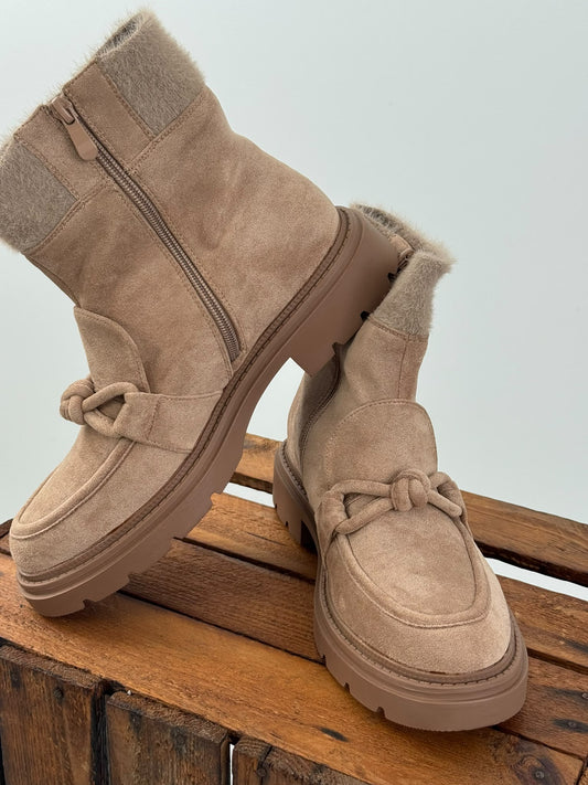 Moderner Booty in zeitlosem Beige mit stilvollen Details (36,37,38,39,40,41)