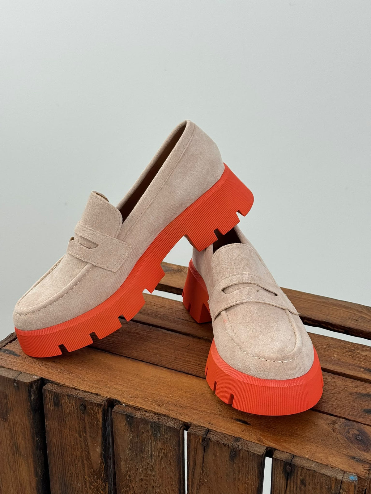 Moderner Loafer in Beige mit auffälligen orangefarbenen Akzenten (36,37,38,39,40,41)
