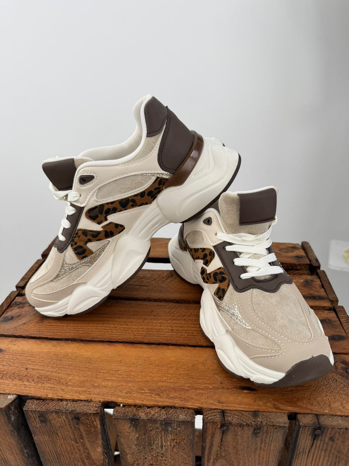 Moderner Sneaker in Beige-Braun mit funkelnden Glitzerdetails (36,37,38,39,40,41)
