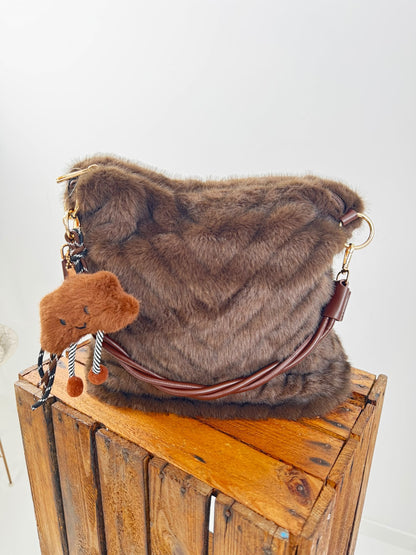 Stilvolle Kunstfelltasche in warmem Braun mit flauschiger Optik