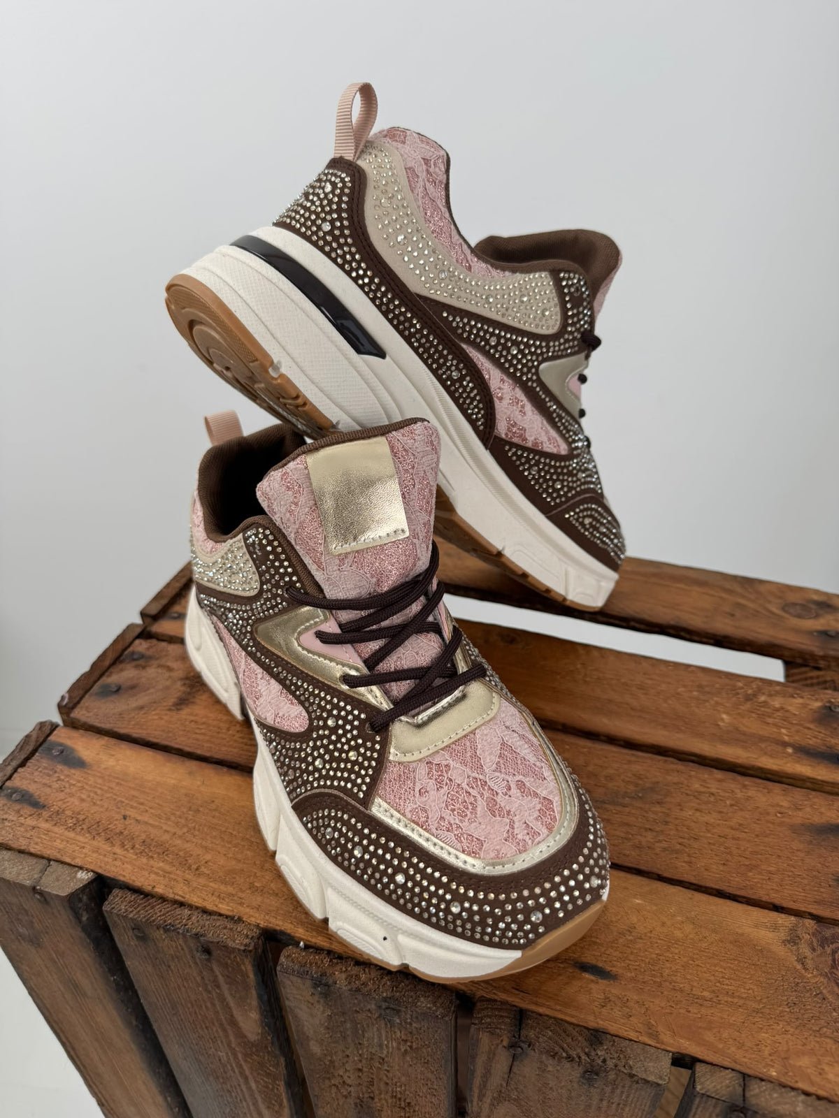 Auffälliger Sneaker in Beige, Rosé, Braun und Gold mit glamourösen Details (36,37,38,39,40,41)