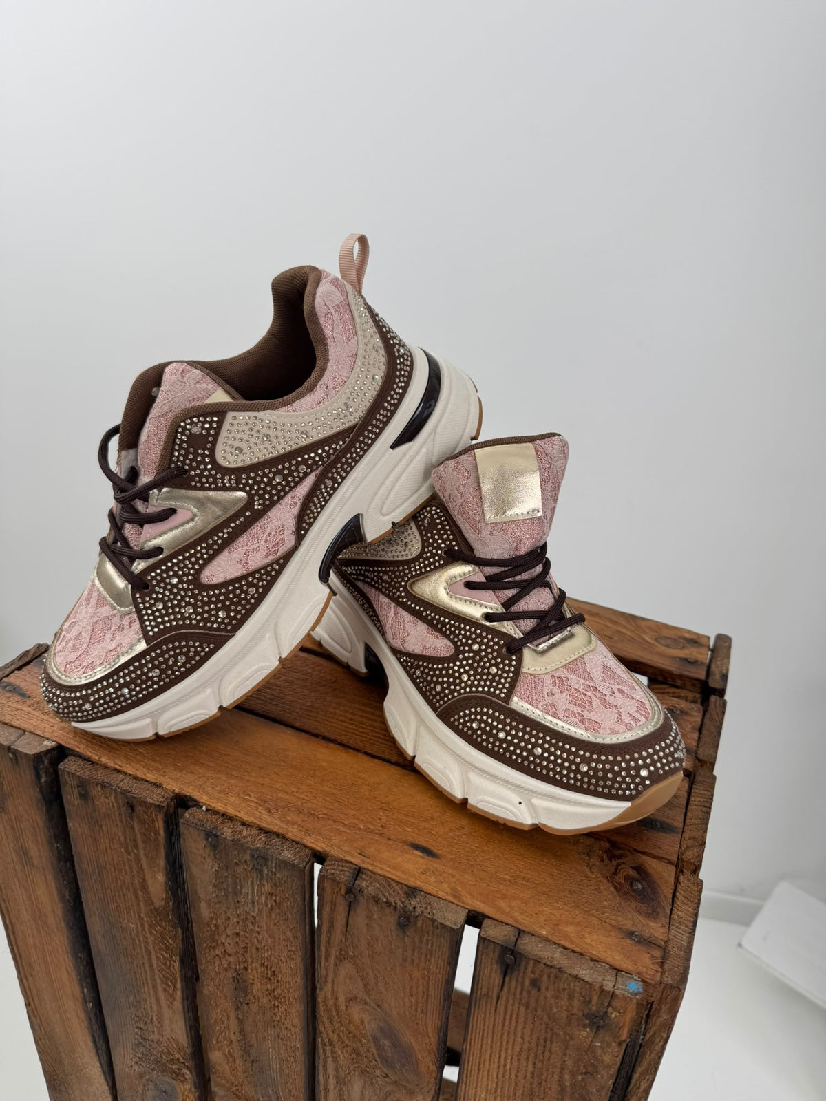 Auffälliger Sneaker in Beige, Rosé, Braun und Gold mit glamourösen Details (36,37,38,39,40,41)