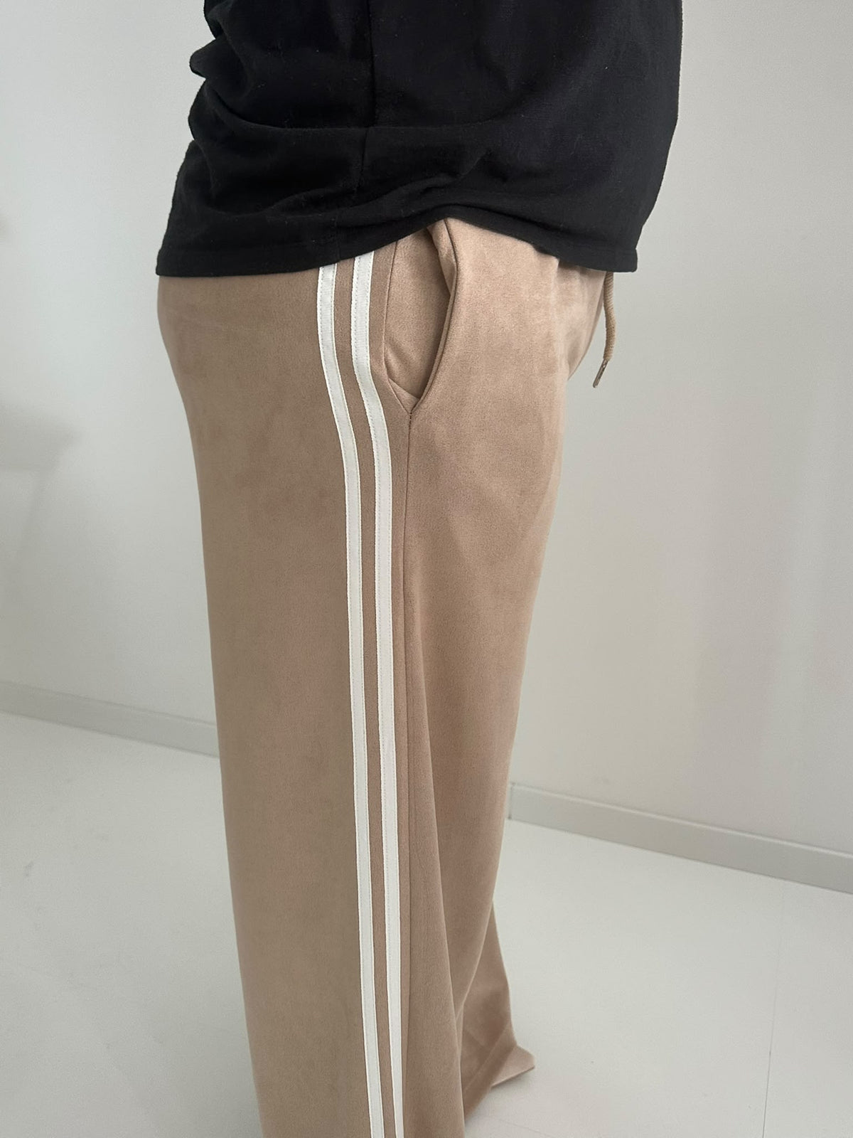 Stilvolle Hose in zeitlosem Sand mit sportiven Akzenten (40-44)