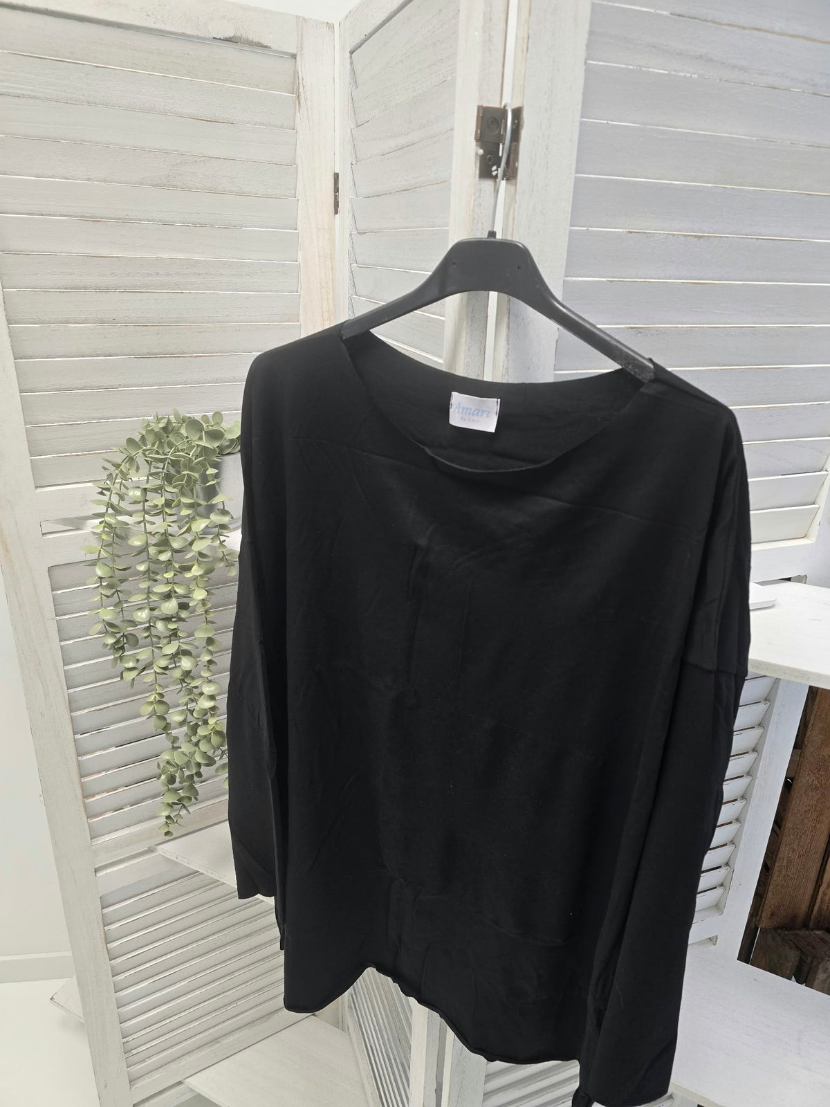 Basic-Langarmshirt in klassischem Schwarz (38-44)