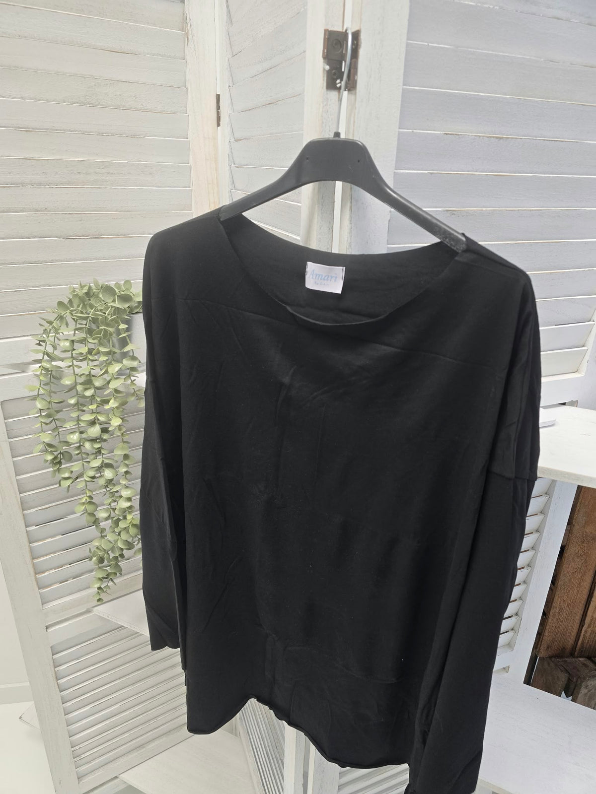 Basic-Langarmshirt in klassischem Schwarz (38-44)