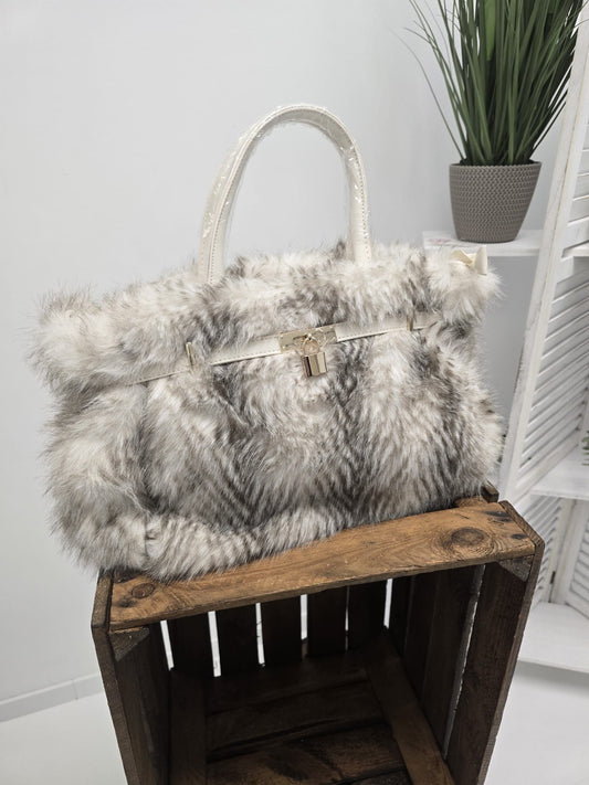 Mittlere Tasche in Beige-Braun mit kuscheliger Kunstfelloptik