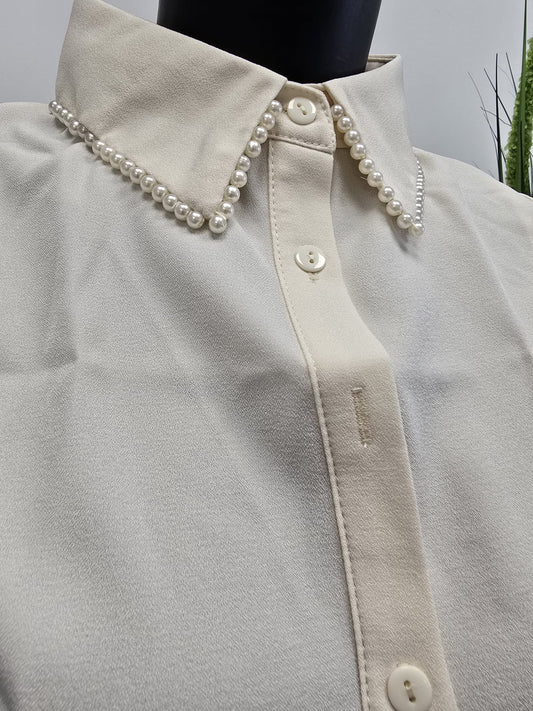 Blusenkragen in Beige mit edlem Perlenabschluss