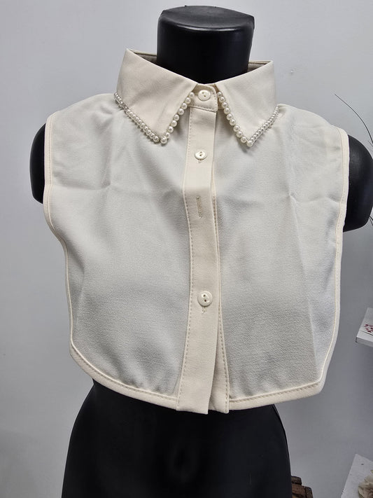 Blusenkragen in Beige mit edlem Perlenabschluss