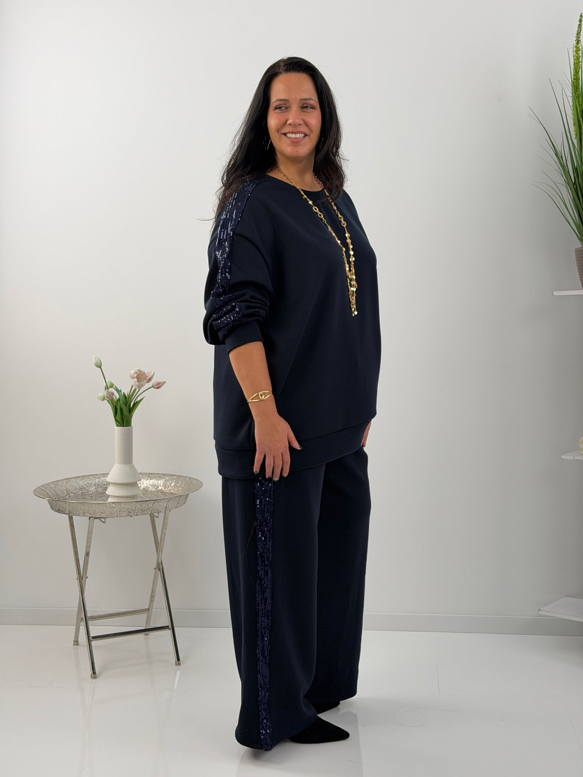 Zweiteiliger Anzug in edlem Marineblau mit funkelnden Details (42-46)