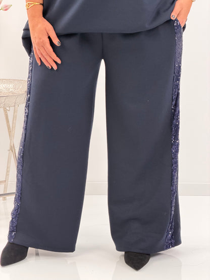 Zweiteiliger Anzug in edlem Marineblau mit funkelnden Details (42-46)