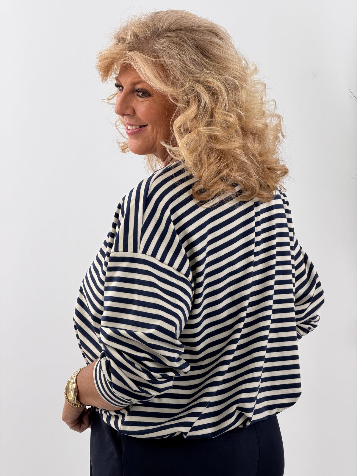 Sweatshirt in maritimem Marineblau mit Streifen (38-42)
