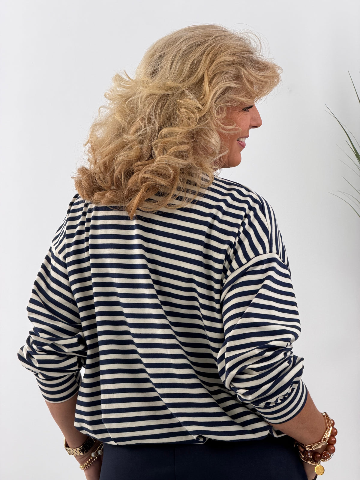 Sweatshirt in maritimem Marineblau mit Streifen (38-42)