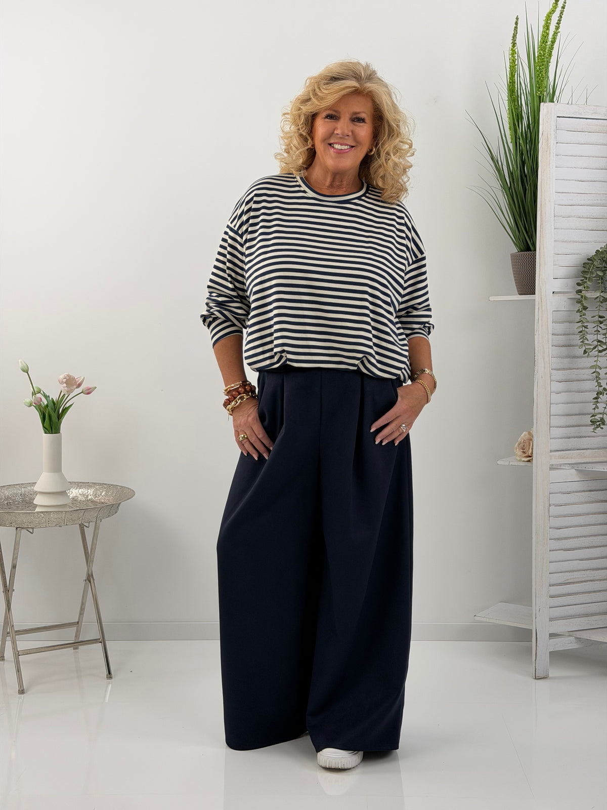 Sweatshirt in maritimem Marineblau mit Streifen (38-42)
