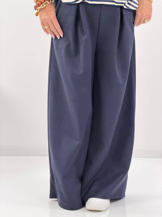 Hose in stilvollem Marineblau (38-42)
