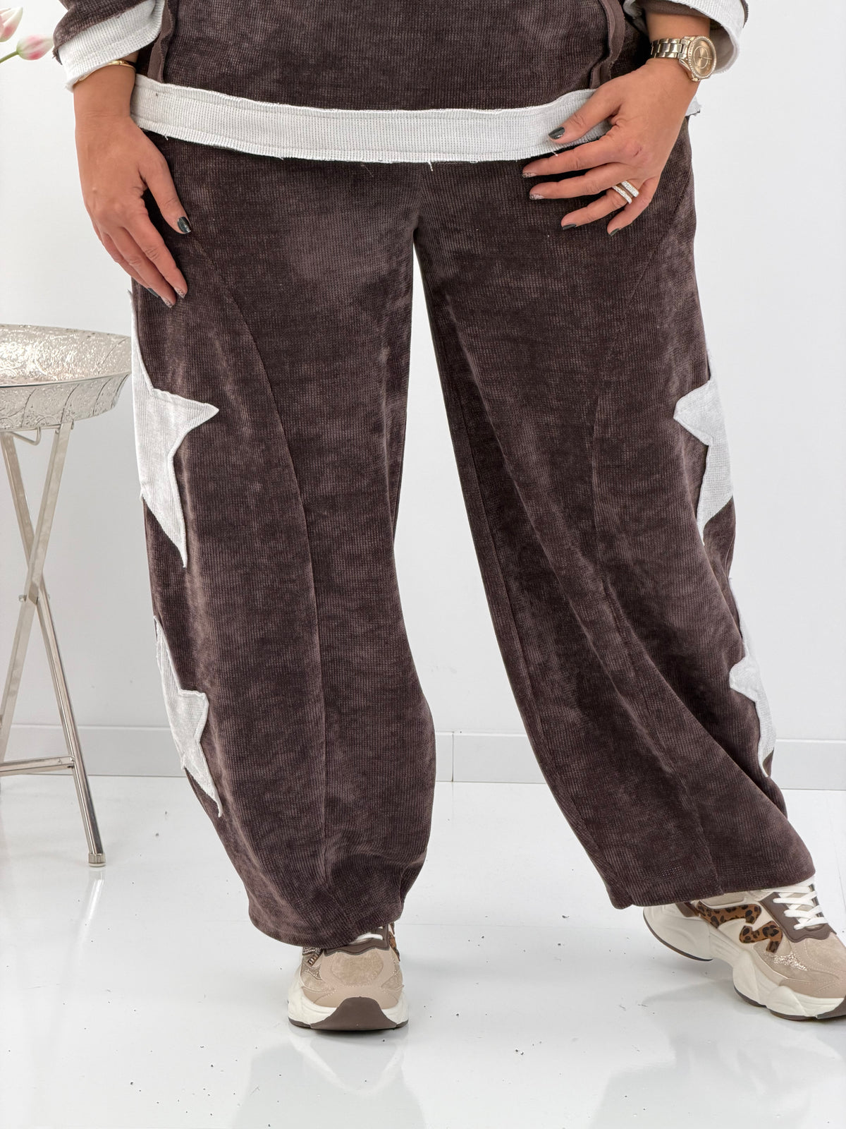 Hose in Schoko mit farblich abgesetzter Applikation (40-44)