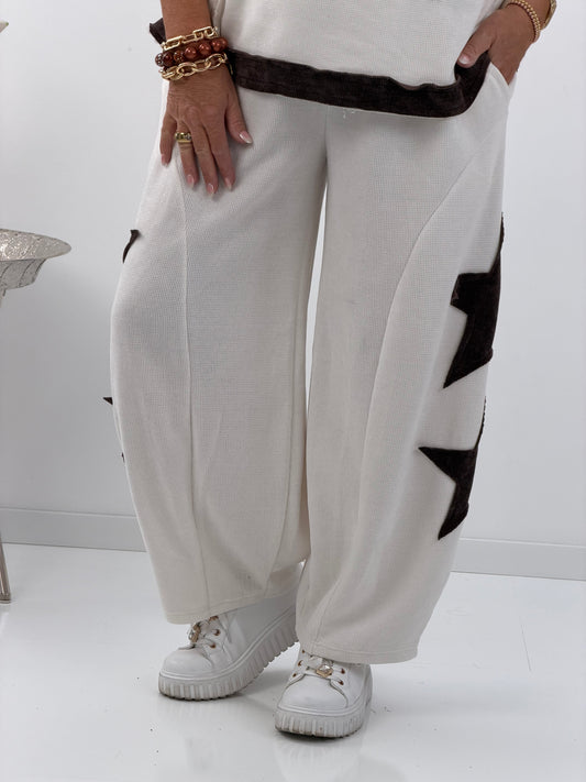 Hose in elegantem Off-White mit farblich abgesetzter Applikation (40-44)