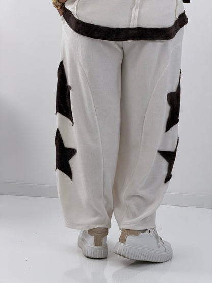Hose in elegantem Off-White mit farblich abgesetzter Applikation (40-44)