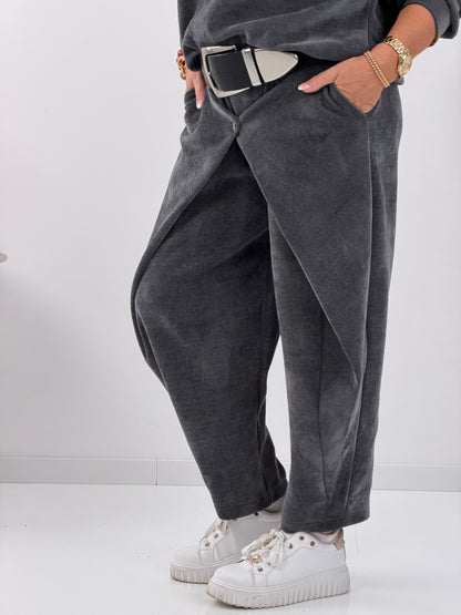 Graue Hose mit bequemem Gummizugbund und lässigem Überwurfdetail (38-42)