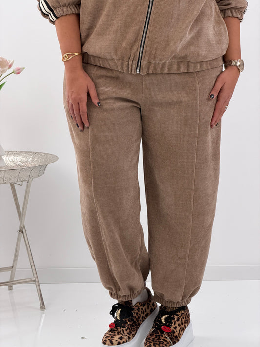 Pumphose in Camel mit lässiger, lockerer Silhouette (40-44)