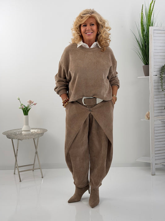 Hose in Camel mit bequemem Gummizugbund und lässigem Überwurfdetail (38-42)