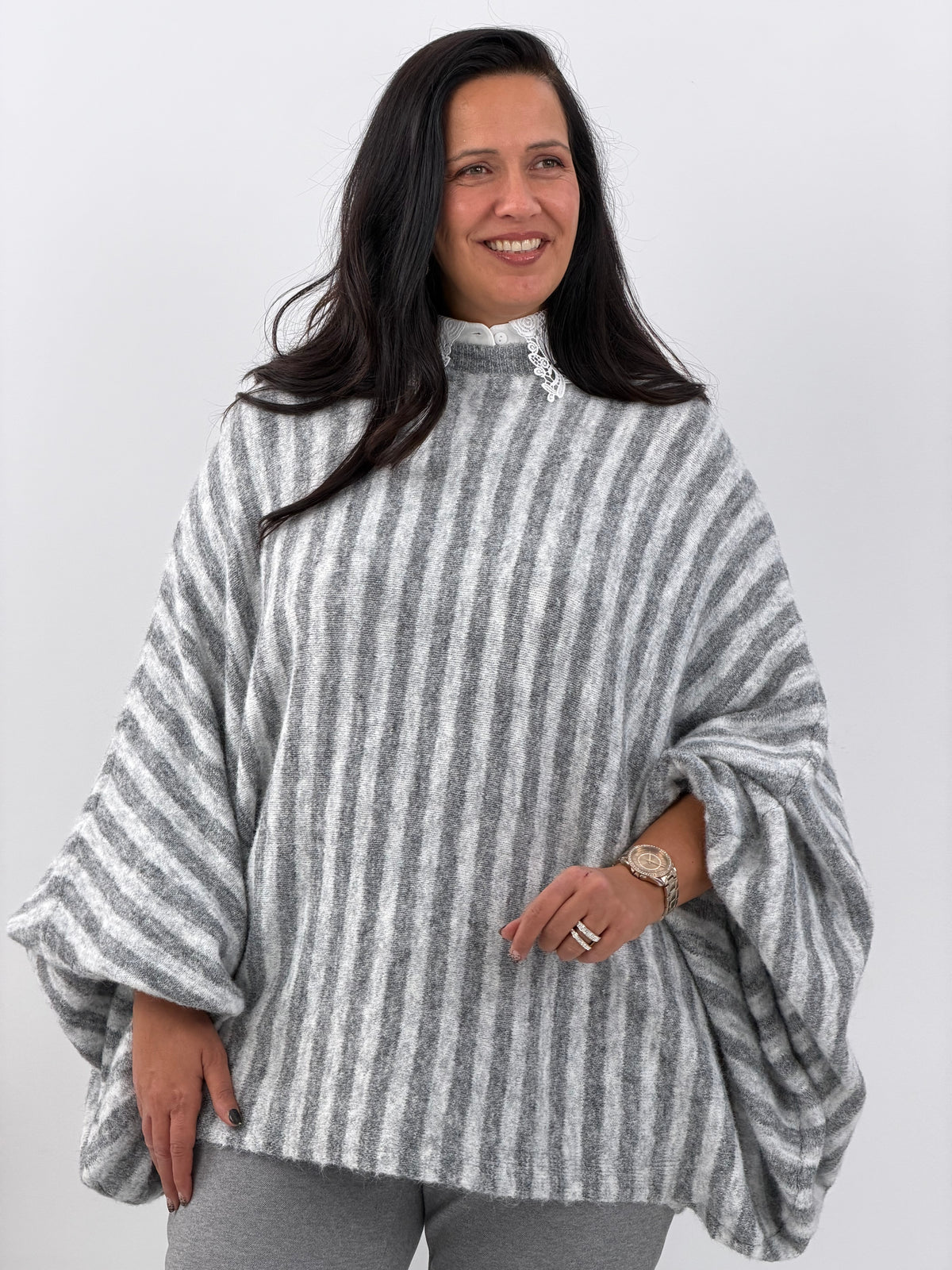 Pullover in meliertem Grau mit lässigem Streifenlook (40-46)