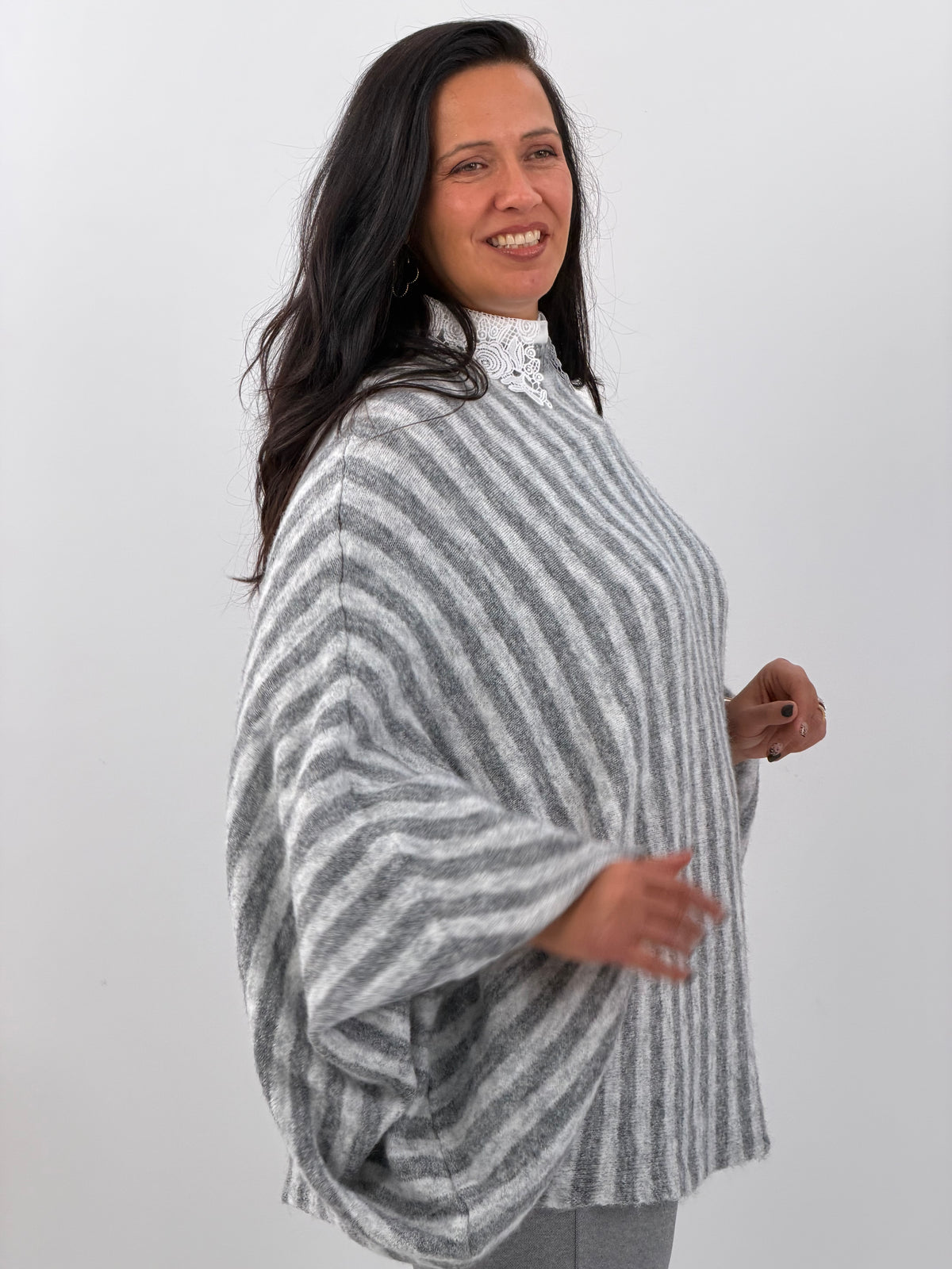 Pullover in meliertem Grau mit lässigem Streifenlook (40-46)