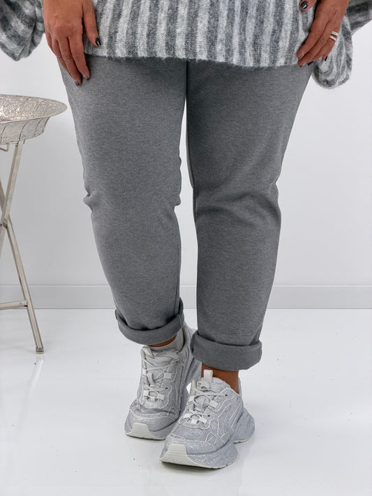 Hose in Hellgrau – ein dezenter Klassiker für moderne Alltagslooks
