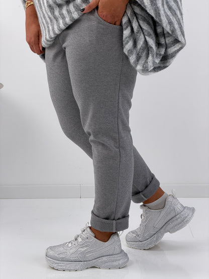 Hose in Hellgrau – ein dezenter Klassiker für moderne Alltagslooks
