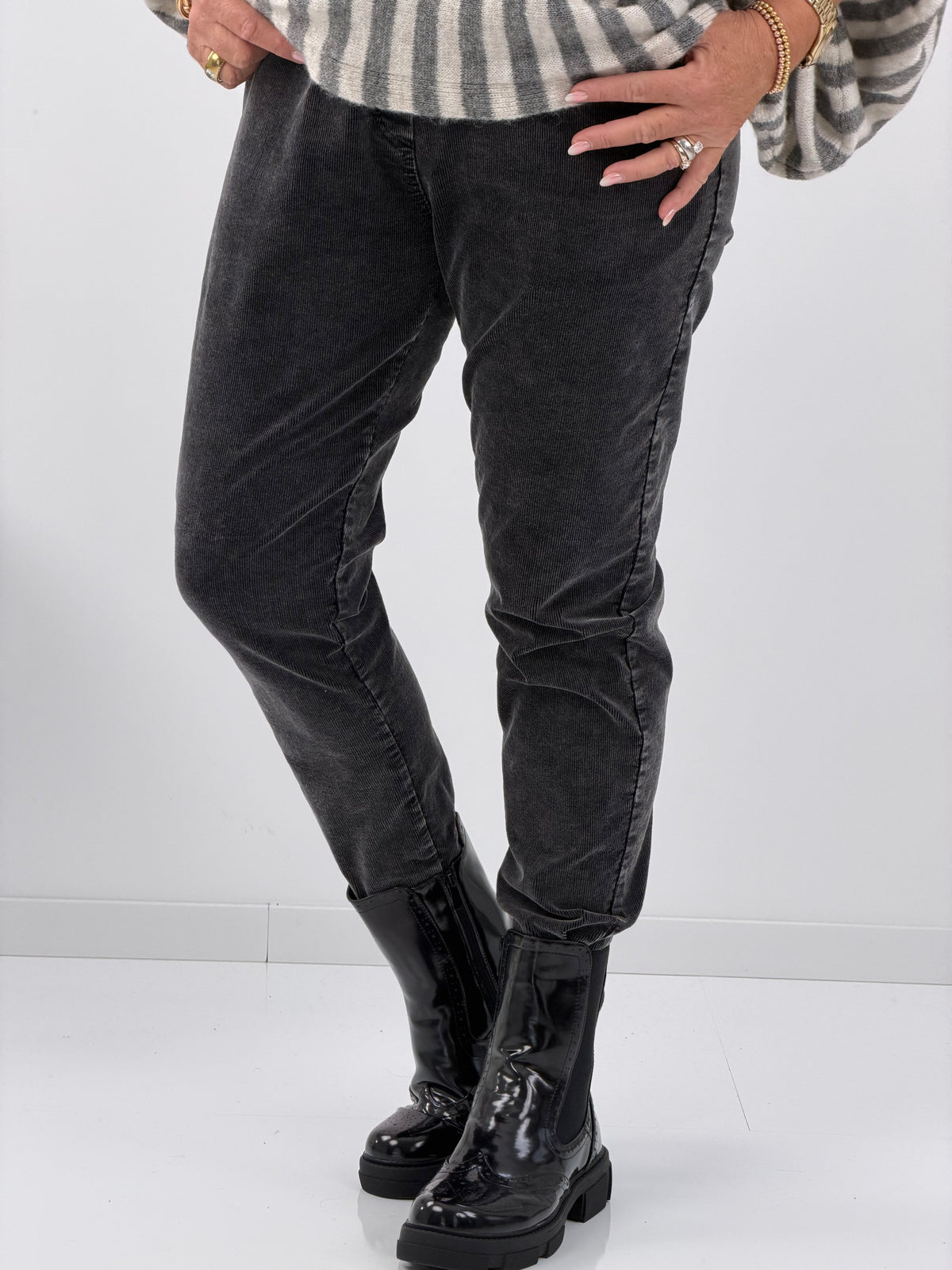 Hose in edlem Anthrazitgrau aus feinem Cord (38-42)