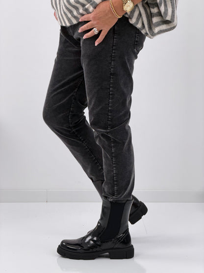 Hose in edlem Anthrazitgrau aus feinem Cord (38-42)
