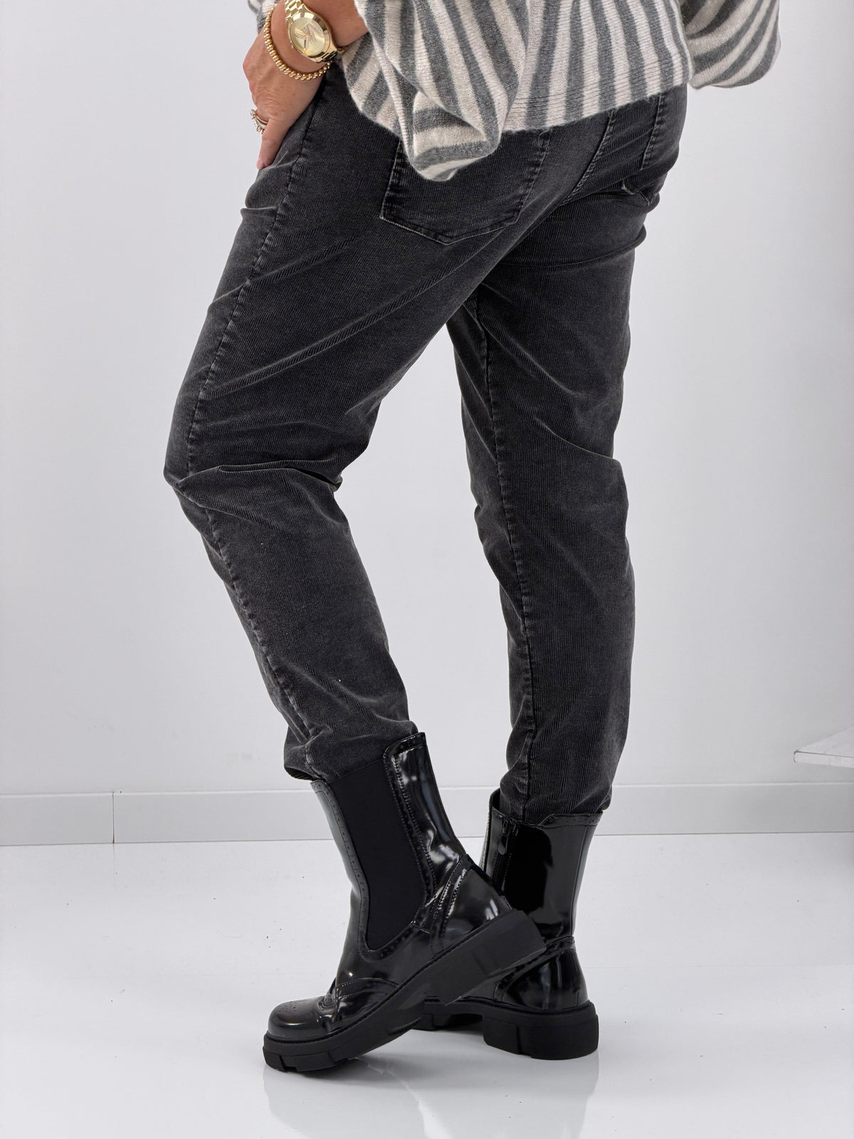 Hose in edlem Anthrazitgrau aus feinem Cord (38-42)