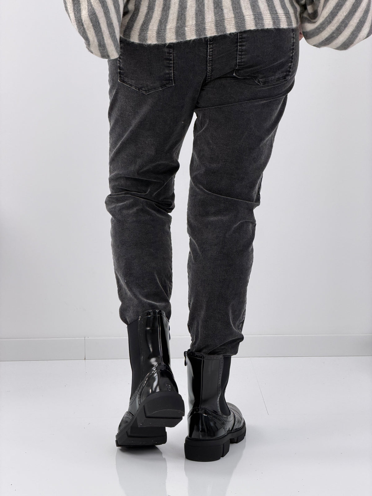 Hose in edlem Anthrazitgrau aus feinem Cord (38-42)
