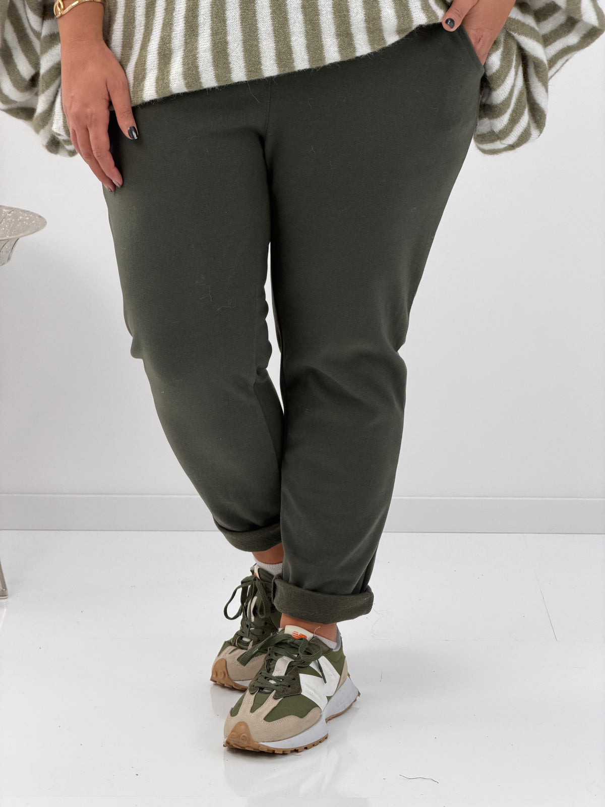 Hose in Khaki – ein warmer Farbton für stilvolle Alltagslooks (42-46)