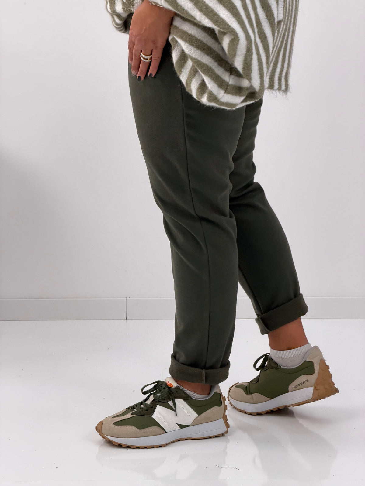 Hose in Khaki – ein warmer Farbton für stilvolle Alltagslooks (42-46)