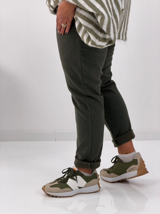 Hose in Khaki – ein warmer Farbton für stilvolle Alltagslooks (42-46)