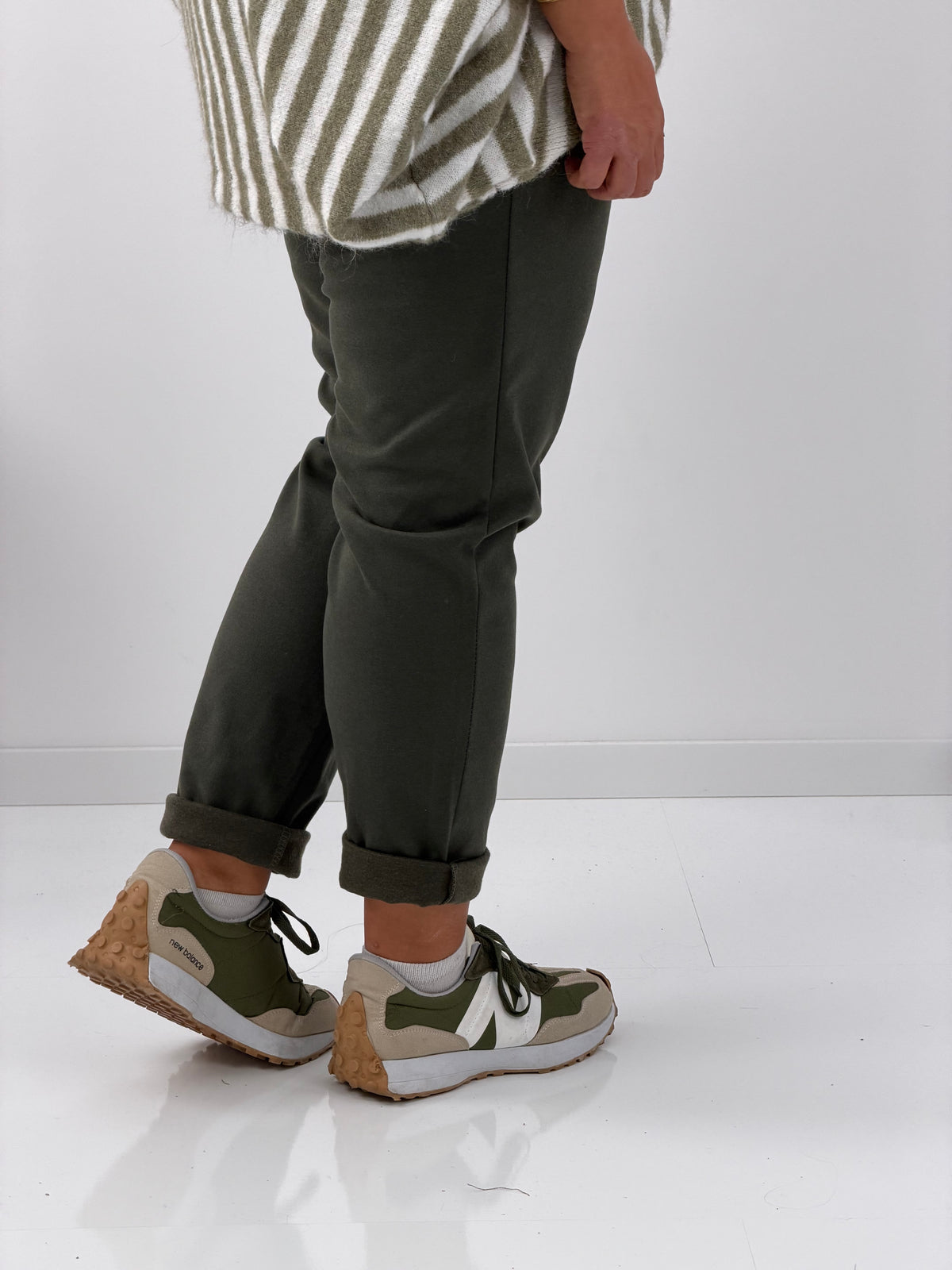 Hose in Khaki – ein warmer Farbton für stilvolle Alltagslooks (42-46)