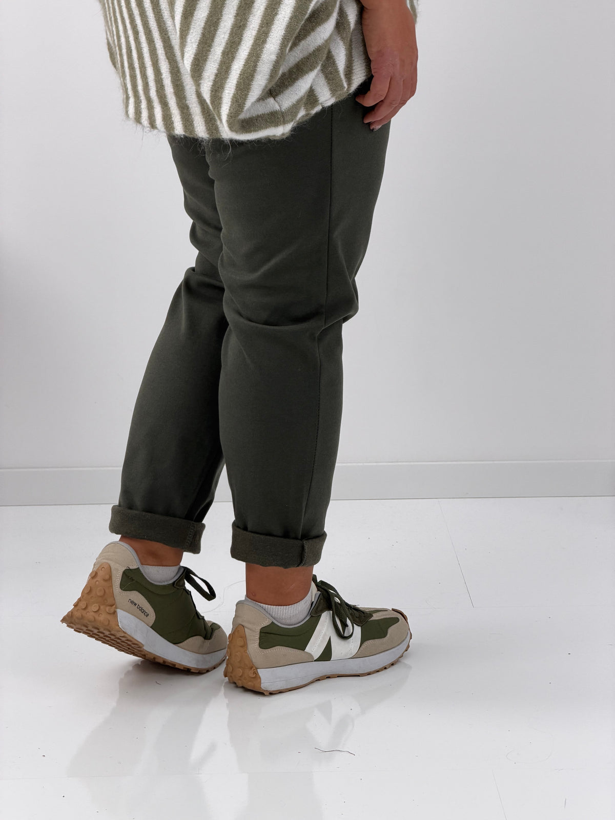 Hose in Khaki – ein warmer Farbton für stilvolle Alltagslooks (42-46)