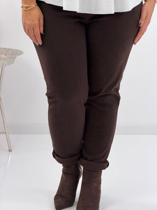 Hose in Schokobraun – ein warmer Farbton für stilvolle Alltagslooks (42-46)
