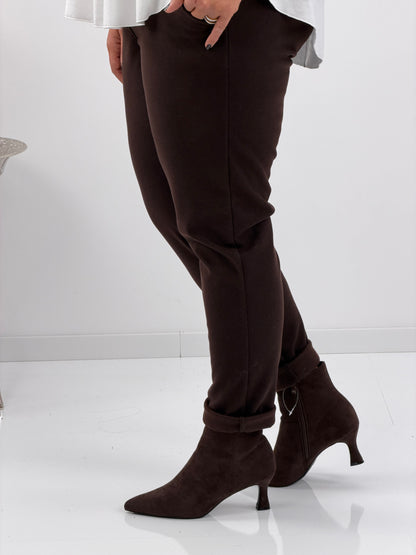Hose in Schokobraun – ein warmer Farbton für stilvolle Alltagslooks (42-46)