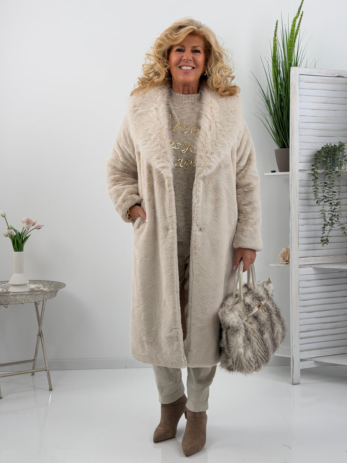Pelzmantel in luxuriösem Beige (38-42)