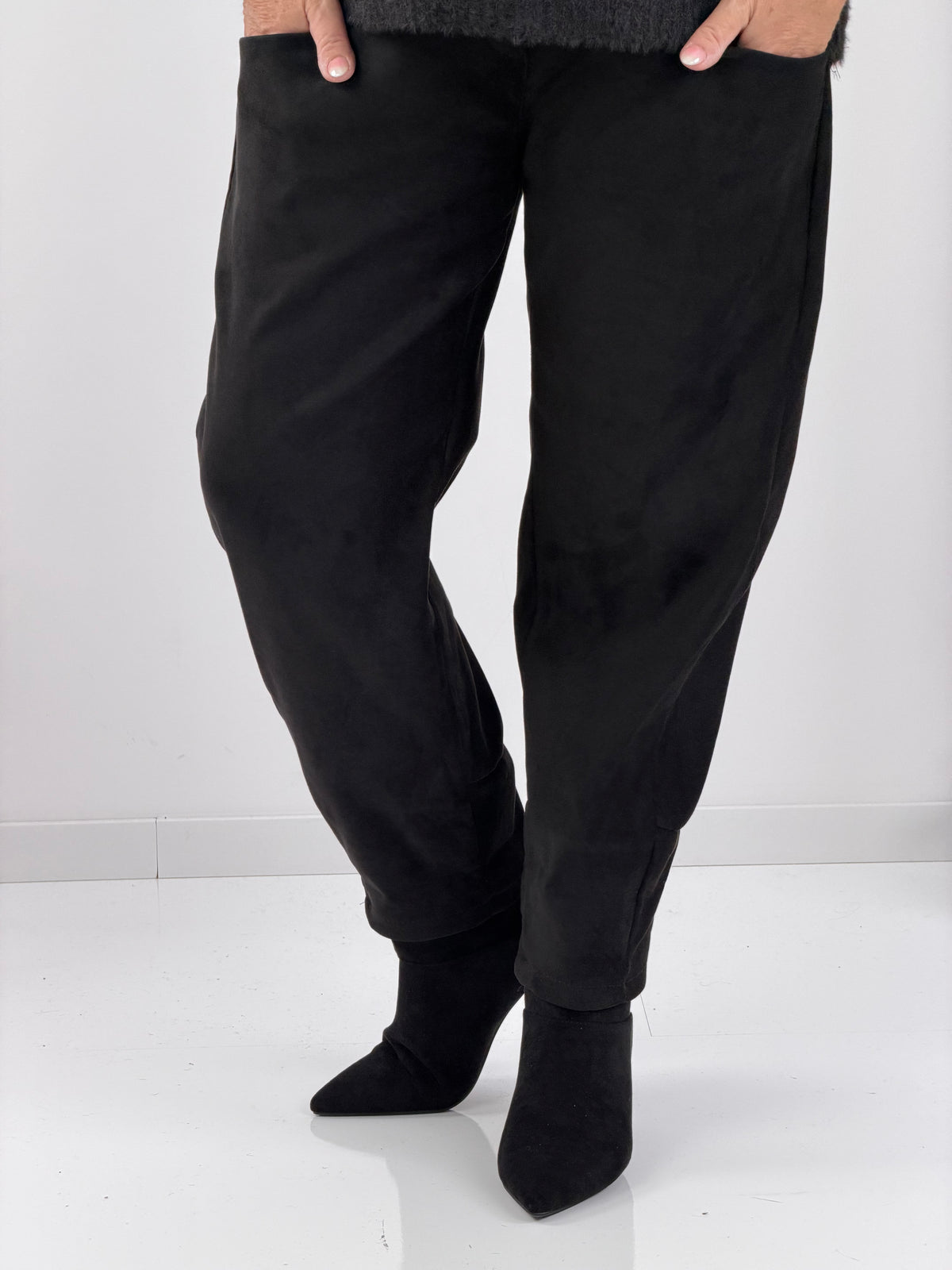 Hose in klassischem Schwarz (38-42)