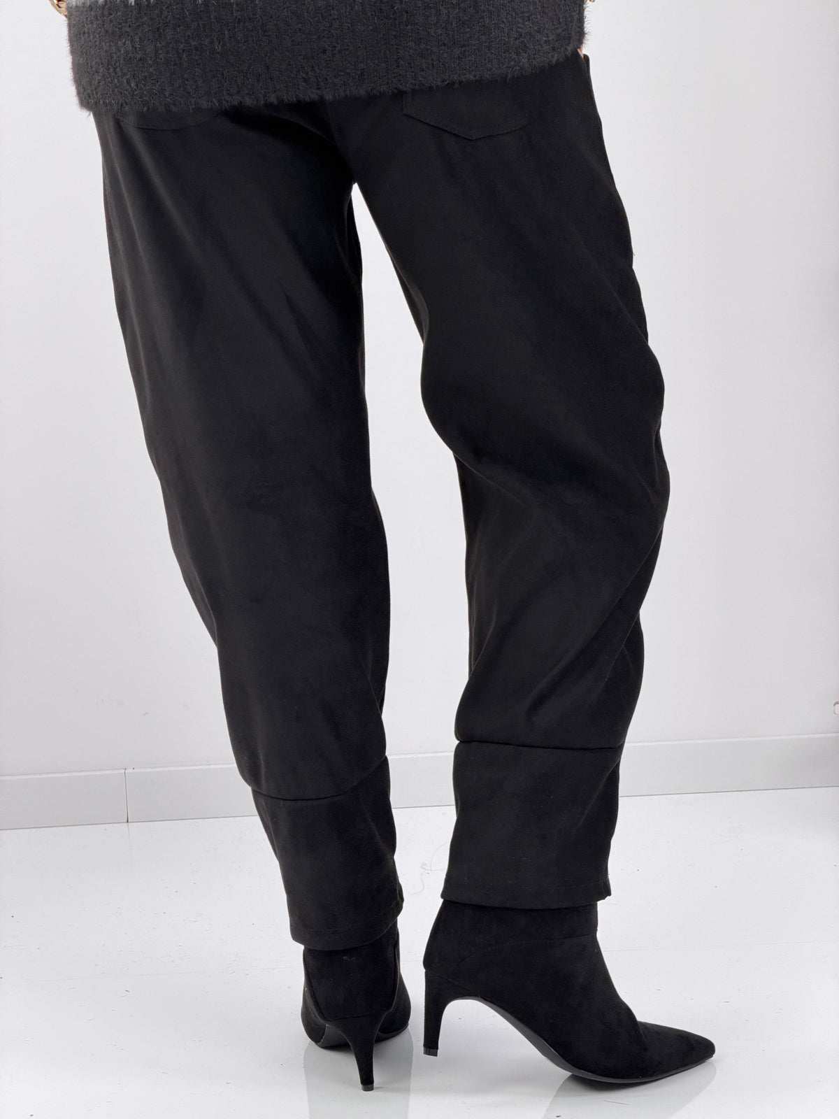 Hose in klassischem Schwarz (38-42)