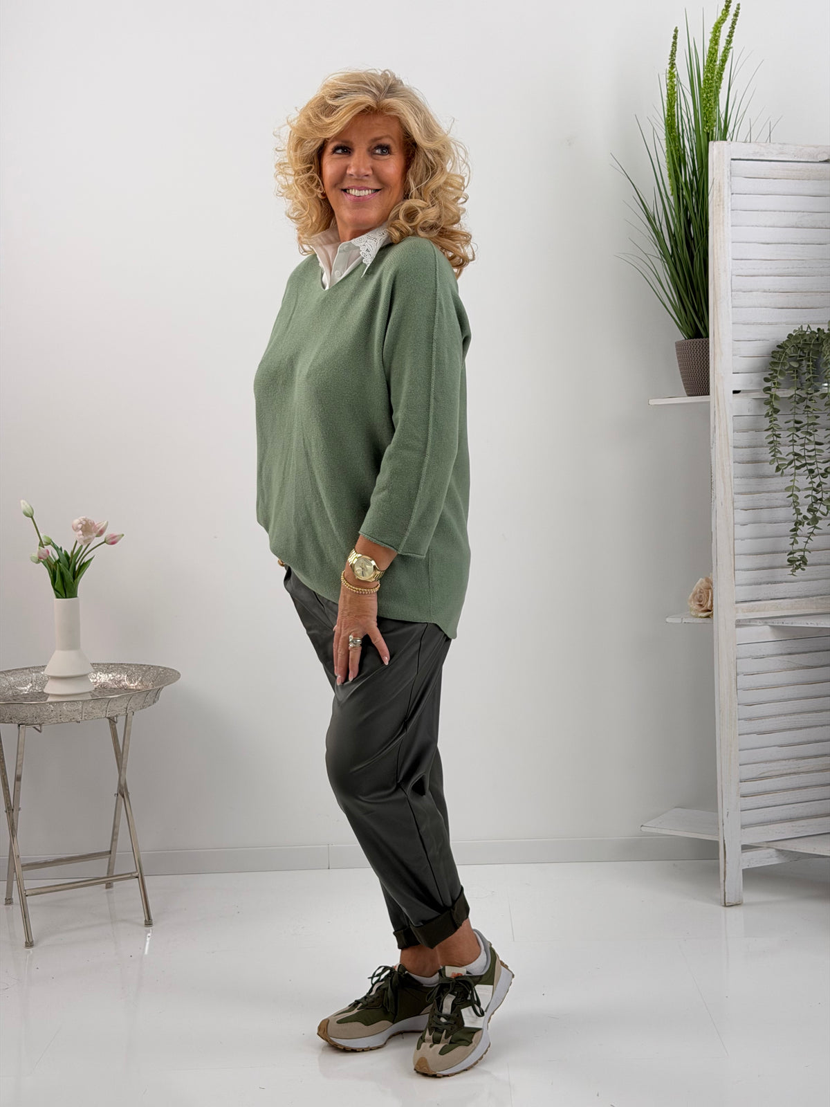 Pullover in Salbei mit klassischem V-Ausschnitt (38-42)