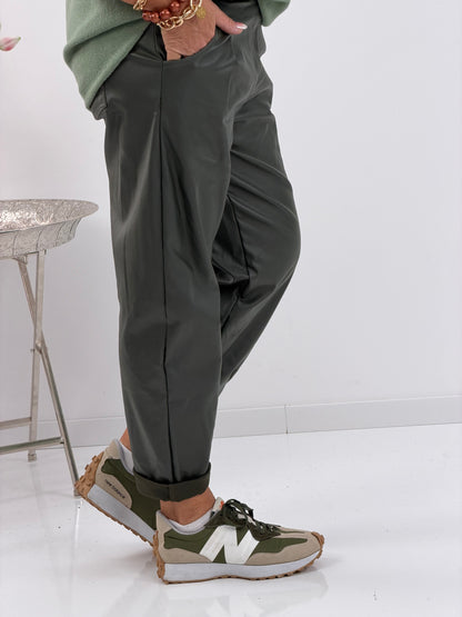 Hose in angesagtem Khaki (38-42)