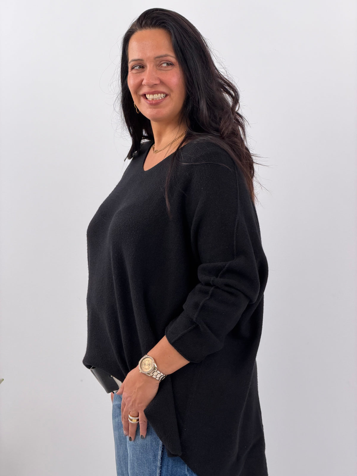 Pullover in Schwarz mit femininem V-Ausschnitt (42-46/48)