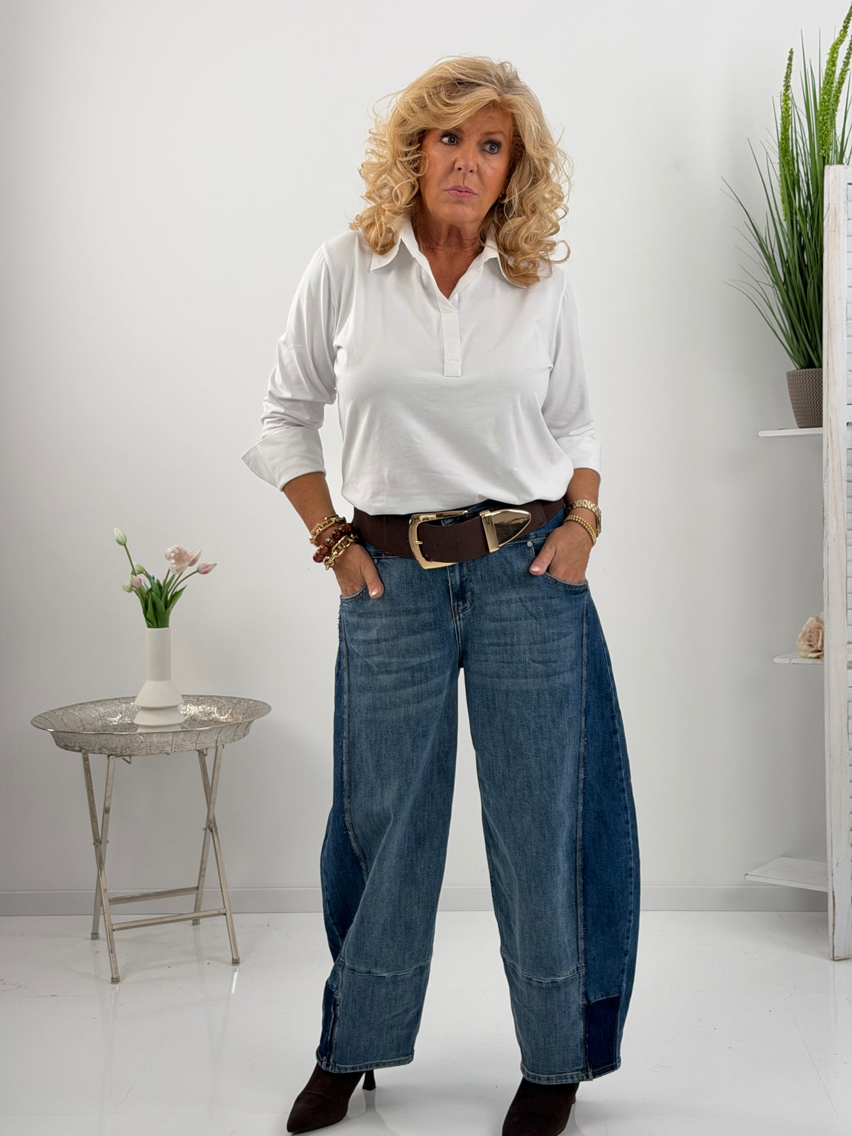 Jeans in modernem Middleblue mit markanter Barrelform (S,M,L,XL)