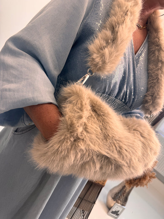 Muff Tasche in Beige