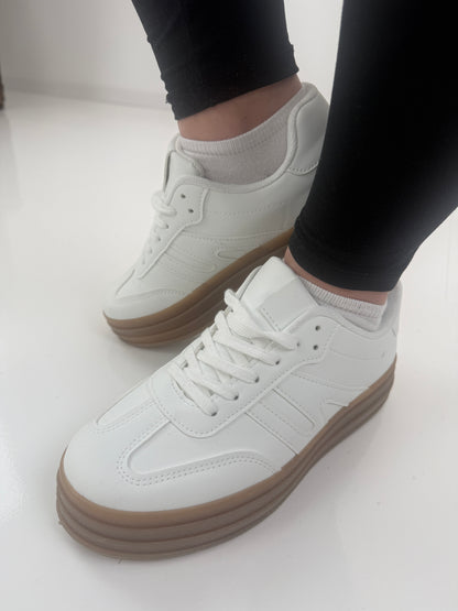 Sneaker in Weiß (36-41)