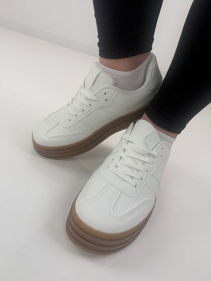 Sneaker in Weiß (36-41)