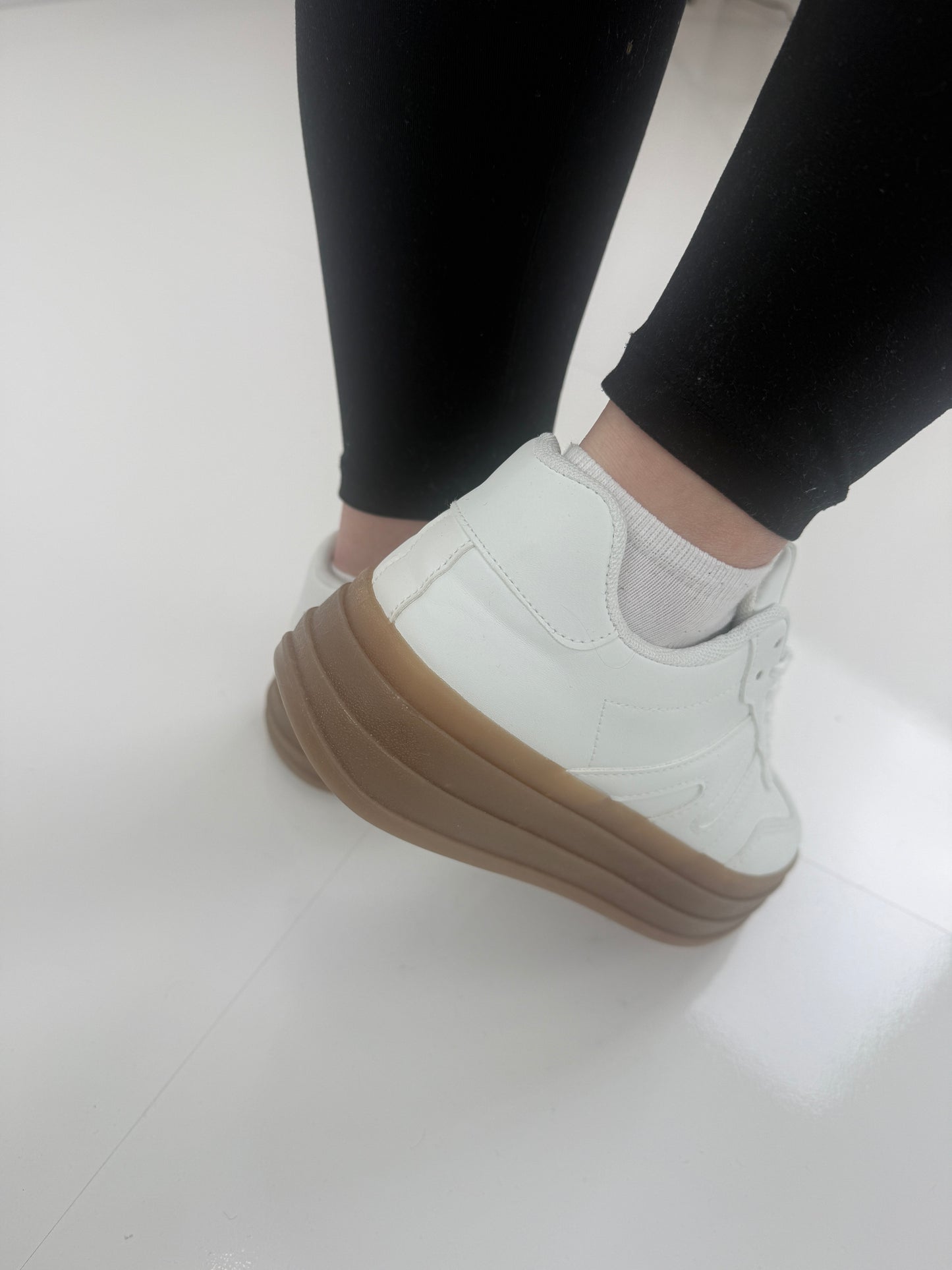 Sneaker in Weiß (36-41)